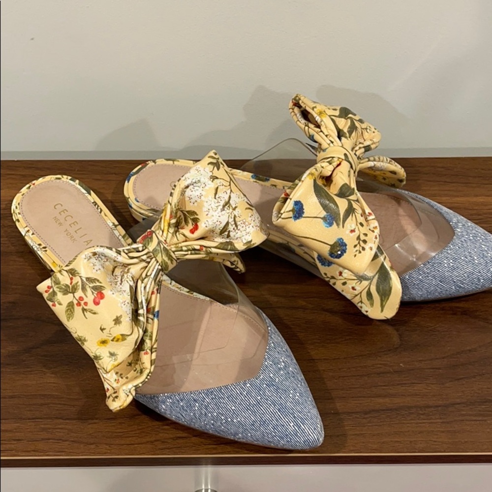 Cecelia New York Mule with bow size 8.5-9